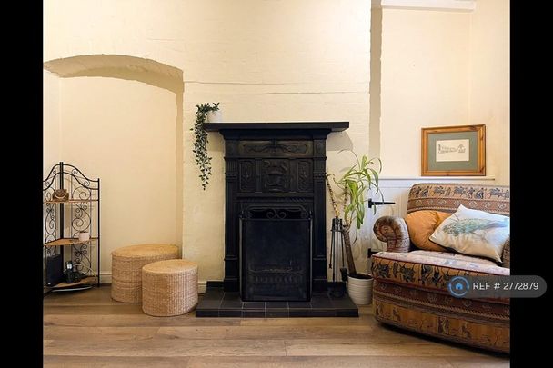 3 bedroom terraced house to rent - Photo 1