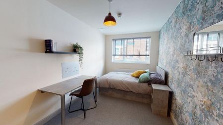 4 bedroom flat to rent - Photo 4