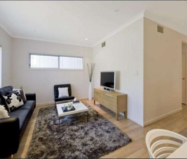 Beautiful 3 Bedroom Family Townhouse - Photo 6