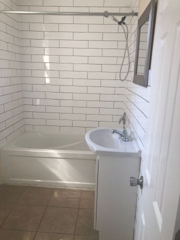 For Lease - 421 Sutherland Drive Unit# 2, Toronto, Ontario - Photo 2