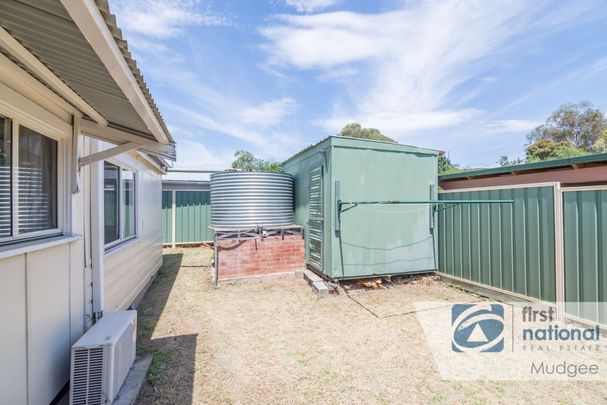 Comfortable Charming Cottage - Photo 1