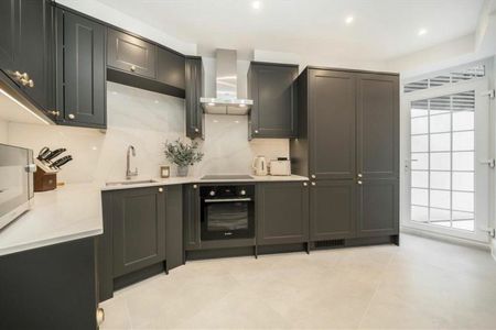 Cresswell Gardens, South Kensington, SW5 - Photo 4