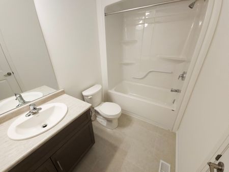 For Lease - 180 Bur Oak Drive, Thorold, Ontario - Photo 3