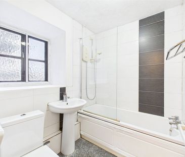 Jonquil Gardens, Hampton, TW12 - Photo 5