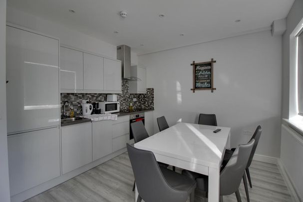 1 bedroom in a flat share to rent - Photo 1