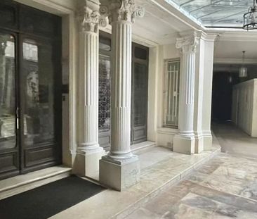 Appartement • Elysées-Madeleine - Photo 2