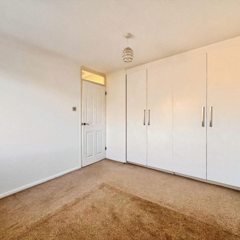 Bradleigh Avenue, Grays, RM17 - Photo 1