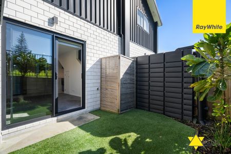 Spacious One-Bedroom with Courtyard & Storage - Photo 2