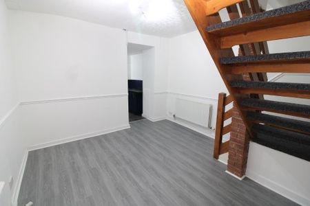 2 bedroom terraced house to rent - Photo 3
