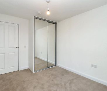 3 bedroom flat to rent - Photo 6