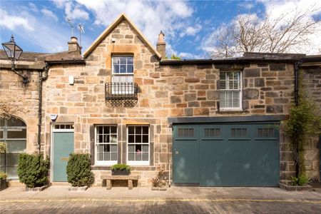 A magnificent mews house situated on one of Edinburgh's most sought after addresses with a private patio garden to the rear. - Photo 3