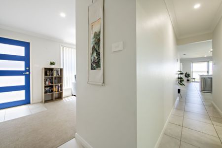 Modern Three Bedroom Duplex Close to Delroy shops - Photo 4