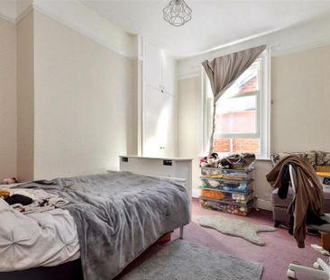 4 bedroom semi-detached house to rent - Photo 5
