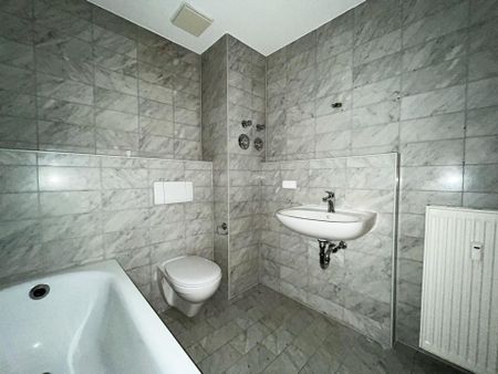 **Frisch sanierte 3-Zimmer-Wohnung in Bestlage am Karl-Heine-Kanal** - Photo 5