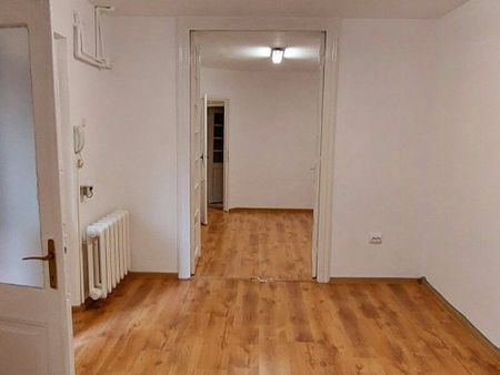 Vila P+1 zona Stefan cel Mare 130 mp utili + curte 50mp - Fotografie 4