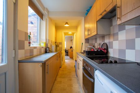 33 Paget Street - HALF PRICE SUMMER RENT & NEW PAINTWORKLoughborough - Photo 4