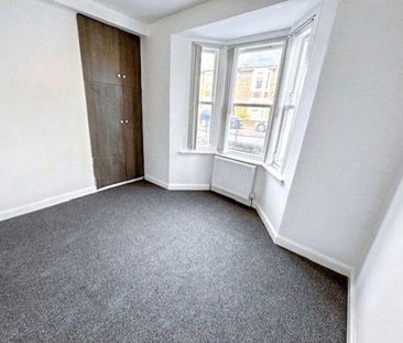 2 bedroom ground floor flat to rent - Photo 3