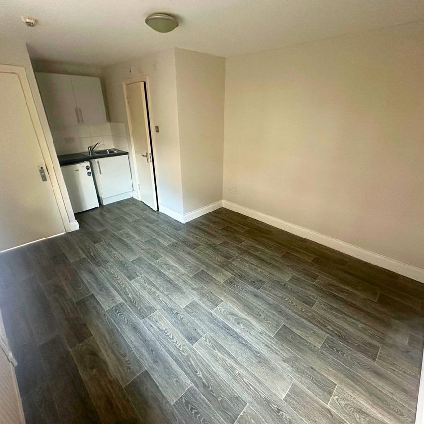 Studio Flat, Waters Road, SE6 - Photo 1