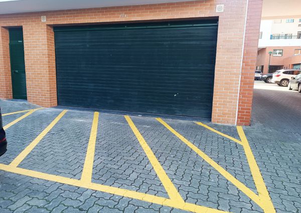 Apartamento T3 com Terraço Privativo para Arrendamento em Nova Queijas