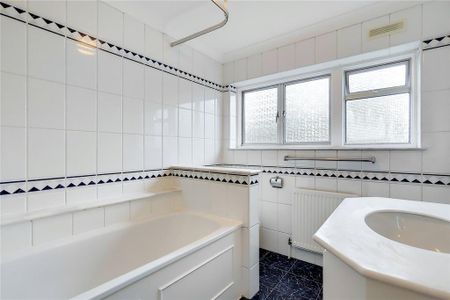 4 bedroom detached house to rent - Photo 4