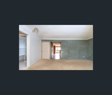 13 Waugh Cl, Blue Haven, NSW 2262 - Photo 3