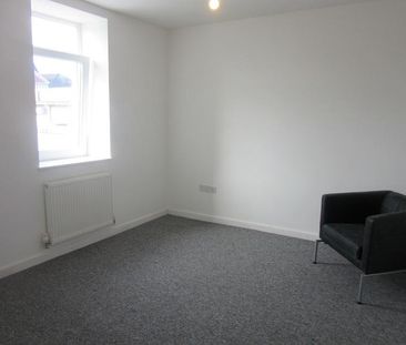 2 bedroom maisonette to rent - Photo 2