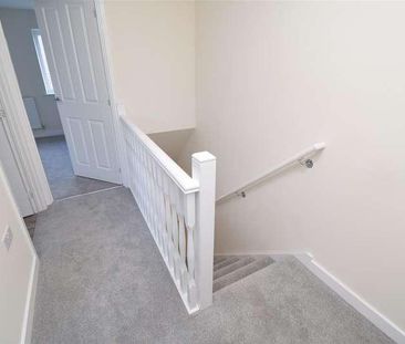 Yarn Crescent, Wakefield, WF2 - Photo 2