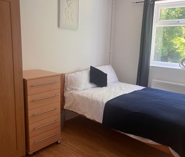 St Martins Road Room 1 - Photo 3