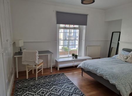 1 bedroom in a house share to rent - Photo 3