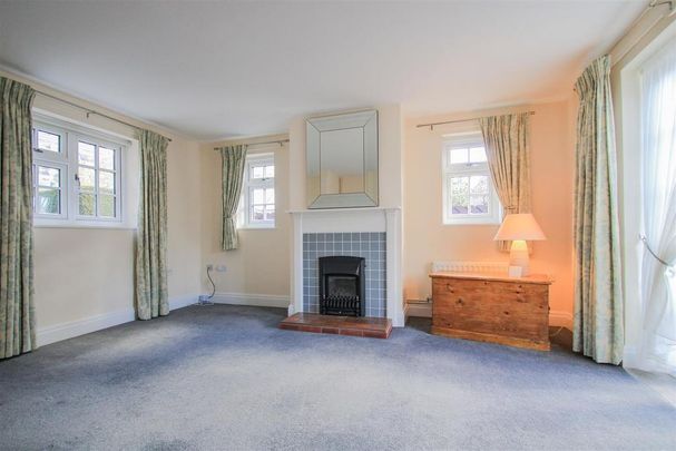 3 bedroom end of terrace house to rent - Photo 1