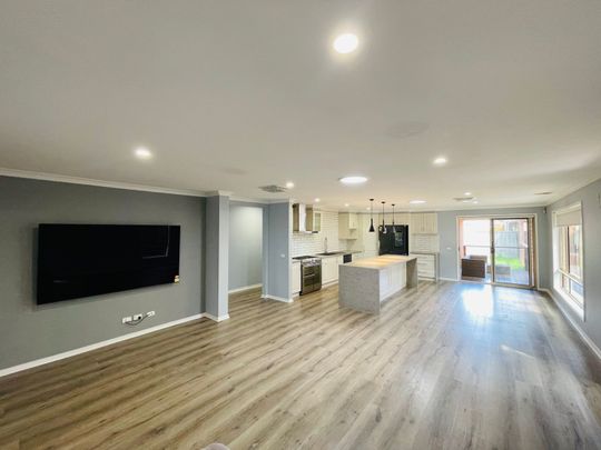 Semi- Furnished 4 Bed Family Home! - Photo 1