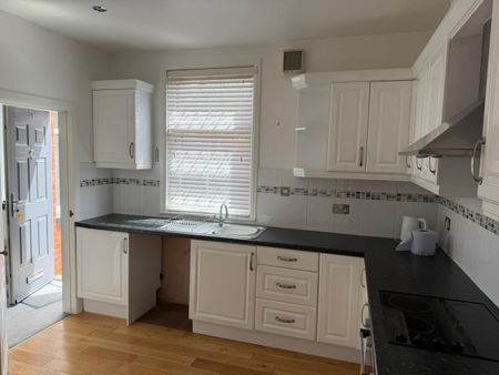 2 Bed Semi-Detached House, Marsden Mount, LS11 - Photo 2