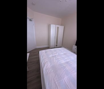 Room in a Shared House, Kennyland Court, NW4 - Photo 1