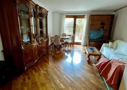 Monteverde Vecchio-Terrace: Furnished 2 Bedroom, 2 Bath, spacious kitchen, living, large private terrace and garden. Bright, silent, near shops, services and transport, located on a quite street in a well kept building. Possible parking. Ref 2375