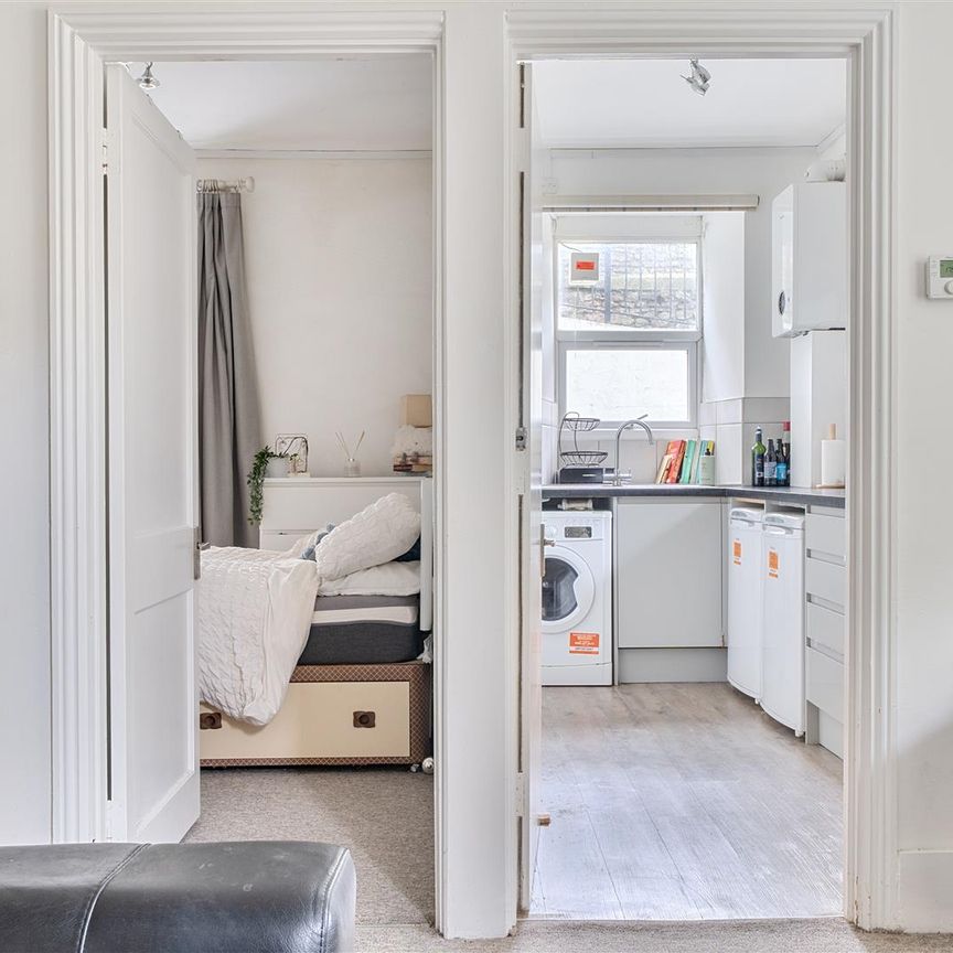 Apsley Road, Clifton, Bristol - Photo 1