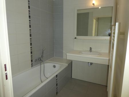 Location Appartement 2 pièces 48m² FREJUS 83600 - Photo 4