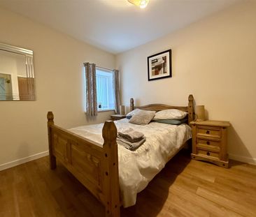 Flat 2, 245 Caernarfon Road - Photo 2