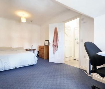 6 bedroom terraced house to rent - Photo 2