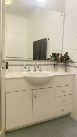 Convenient City Studio Steps from the CBD & Botanic Gardens - Photo 3