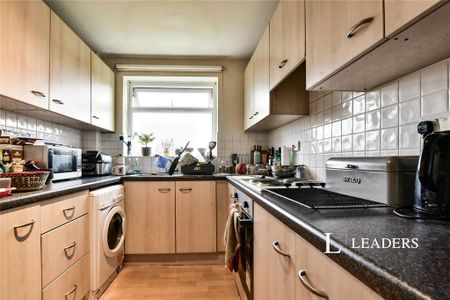 2 bedroom flat to rent - Photo 5