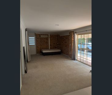 Granny flat available now in Gaven - Photo 4