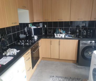 3 bedroom semi-detached house to rent - Photo 3