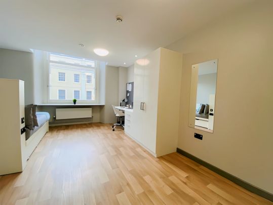 Ensuite gold - Photo 1