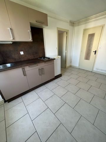 Dans belle maison, joli T1 entièrement rénové - Photo 2