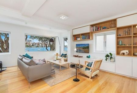 Idyllic Harbourside Apartment with Spectacular Views - Photo 3