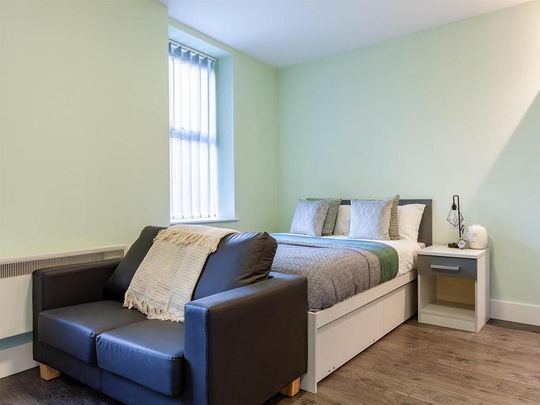 1 bedroom in a flat share to rent - Photo 1