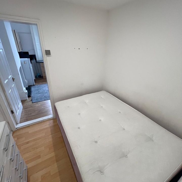 Studio Flat, London Road, CR0 - Photo 1