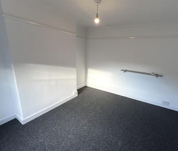 Flat 2 16 Hughenden Avenue, - Photo 5