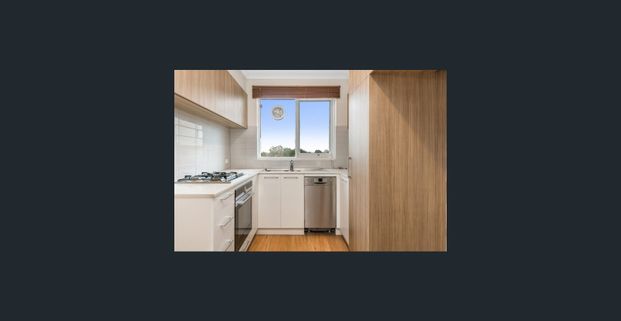 TOP FLOOR TRANQUILITY! - Photo 1