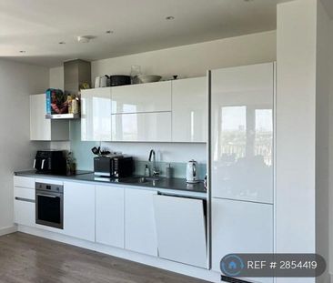 1 bedroom in a flat share to rent - Photo 3